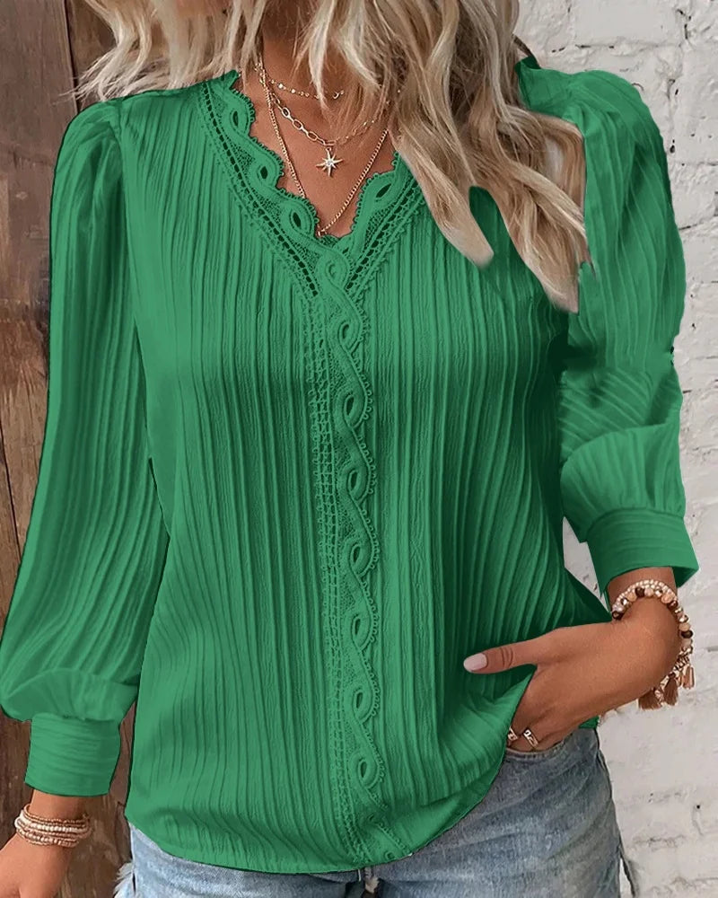 Noora | Selvie – Blus med spetskant och veck