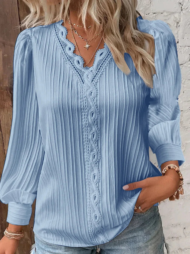 Noora | Selvie – Blus med spetskant och veck