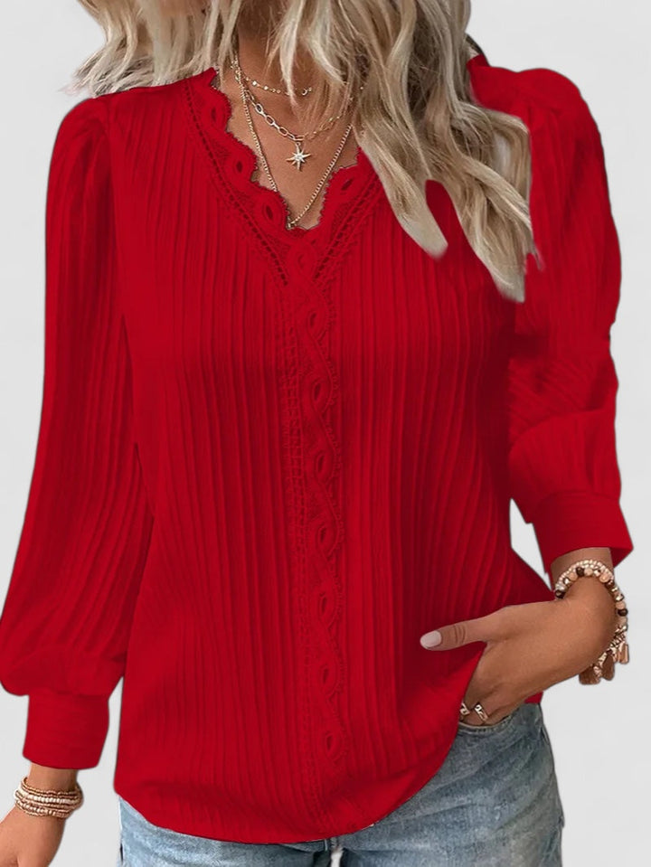 Noora | Selvie – Blus med spetskant och veck