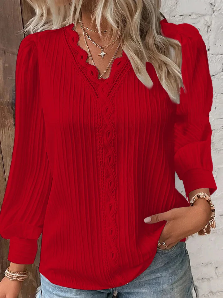 Noora | Selvie – Blus med spetskant och veck
