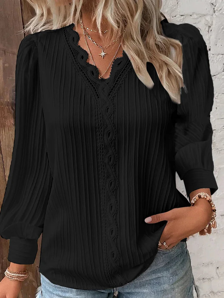 Noora | Selvie – Blus med spetskant och veck